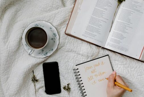 BIBLE : OUTILS D’ÉTUDE.